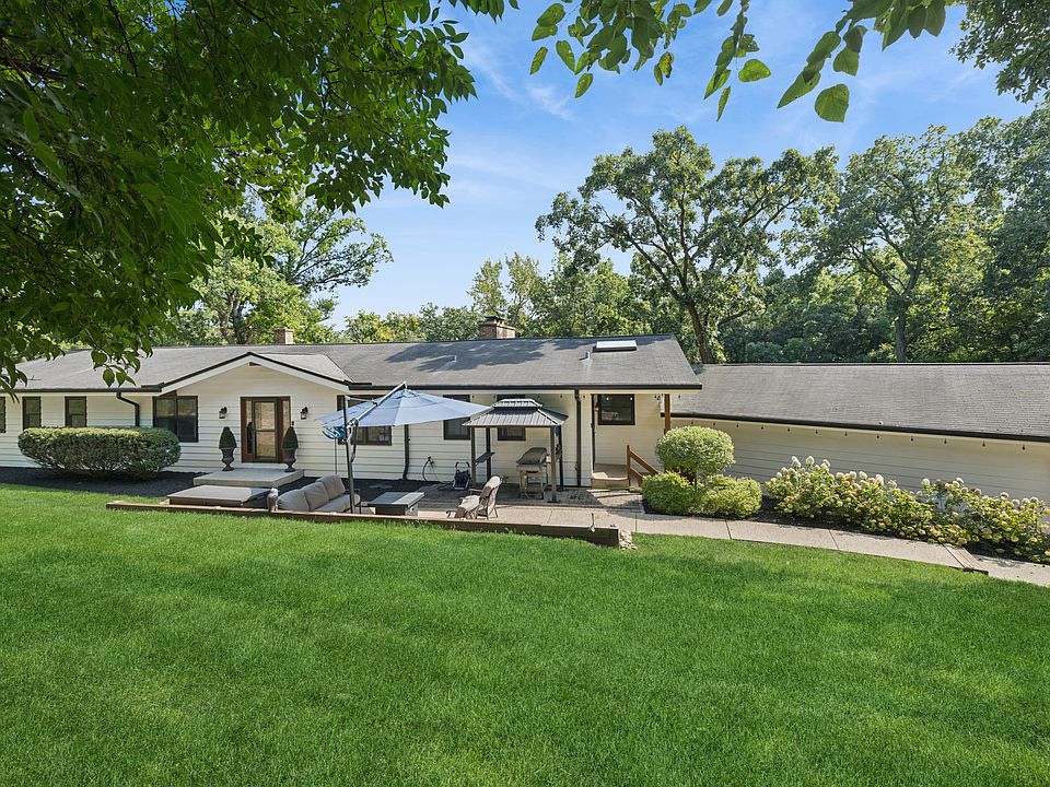 1st image of 10 River Dr