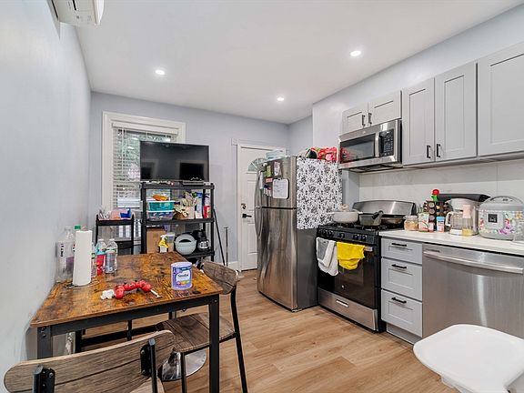 4th image of 46 Saxton St