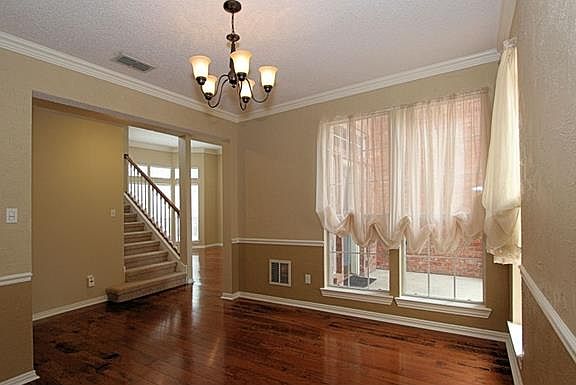 5th image of 2240 Warrington Ave