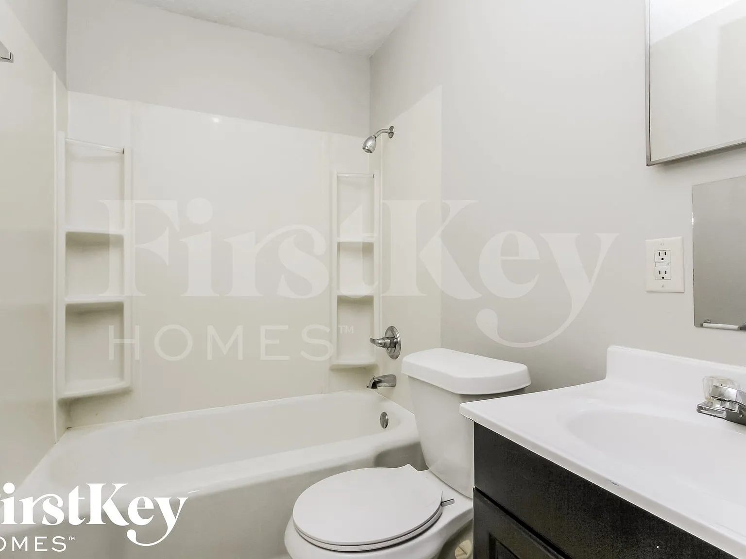 3 bed, 2.0 bath, 1307 sqft, $1,735 — Photo 2