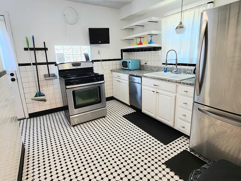 8400 Richard Ave — Photo 18