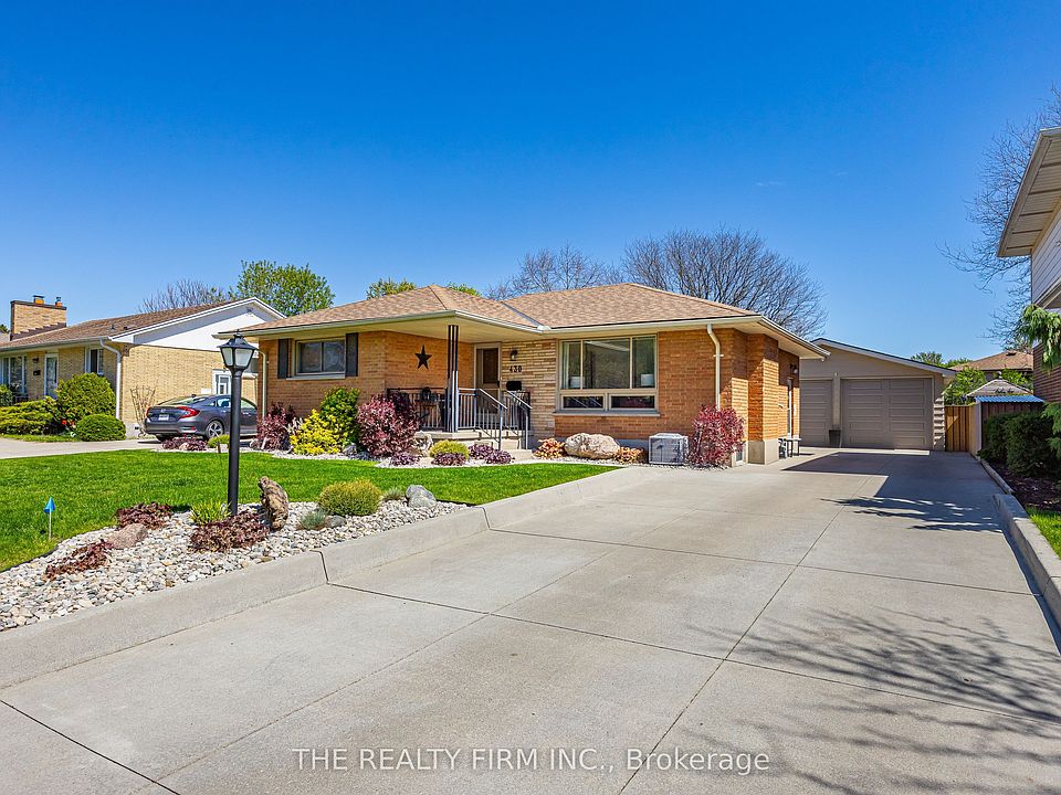 1st image of 430 Magnolia Cres