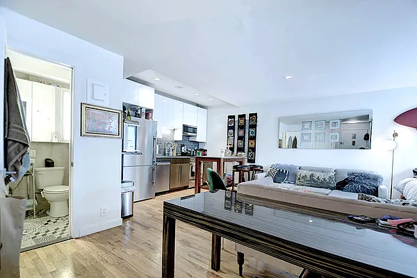 Rented by Urbane Brokerage | media 12