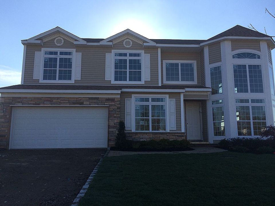 1st image of 30 Hamlet Woods Dr