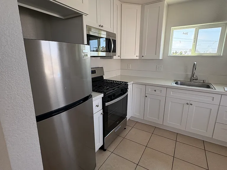 2771 Logan Ave — Photo 3