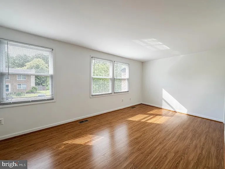 8112 Parkdale Ct — Photo 14