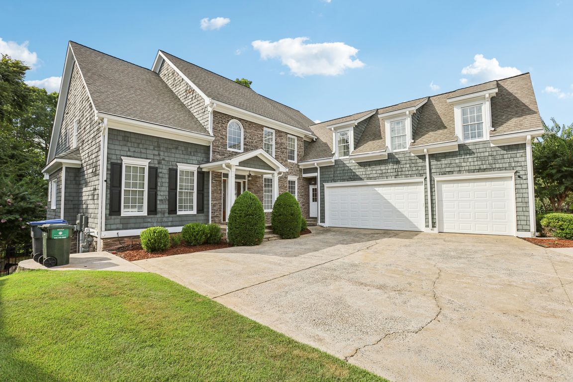 Benbrooke Ln NW-S2607-001.jpg