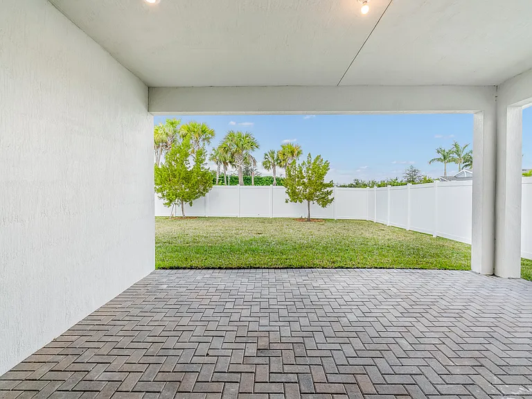 10638 SW Hensley St — Photo 32