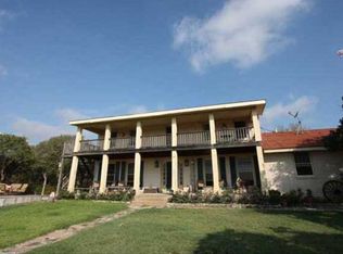 696 Wallendorf Bohnert Rd, Fredericksburg, TX 78624