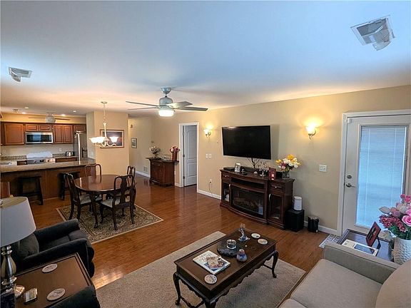 4th image of 105 Village Green Cir