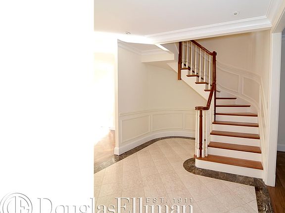 5th image of 351 E 51st St APT Th1e