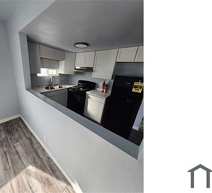 4th image of 510 McKellar Cir #1
