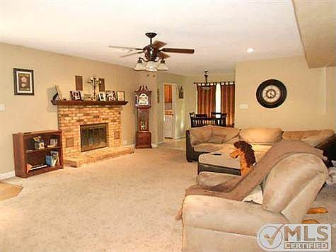 3rd image of 412 Jo Aynn Cir