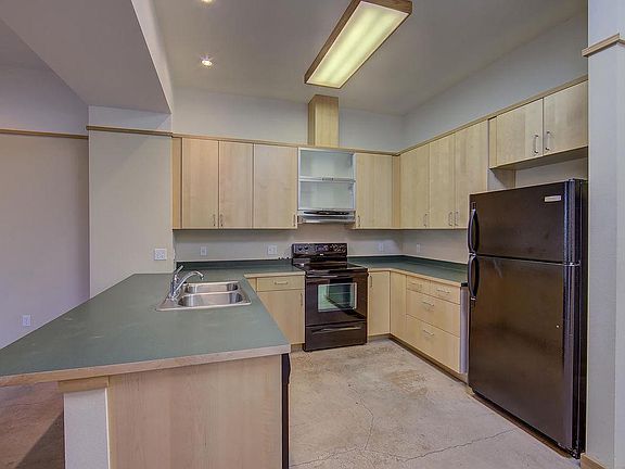 4th image of 2205 Ashland St #207