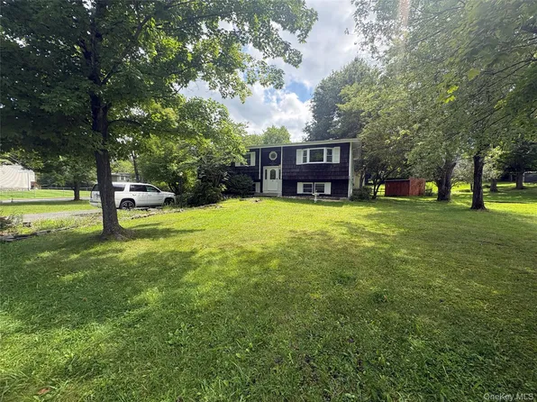 57 Wedgewood Dr, Goshen, NY 10924