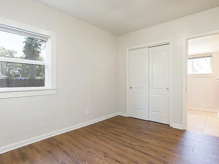 5068 10th Ave — Photo 8