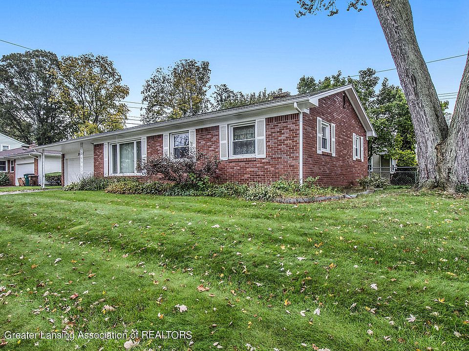 1st image of 2927 Woodview Dr