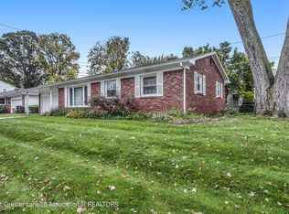 2927 Woodview Dr, Lansing, MI 48911