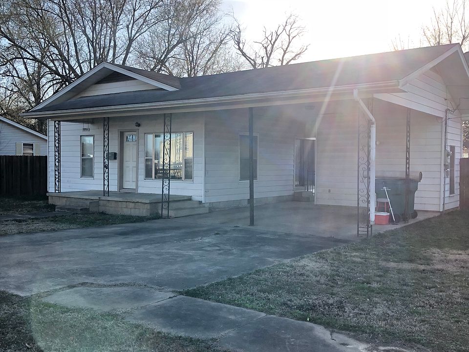 1st image of 1004 S El Paso Ave