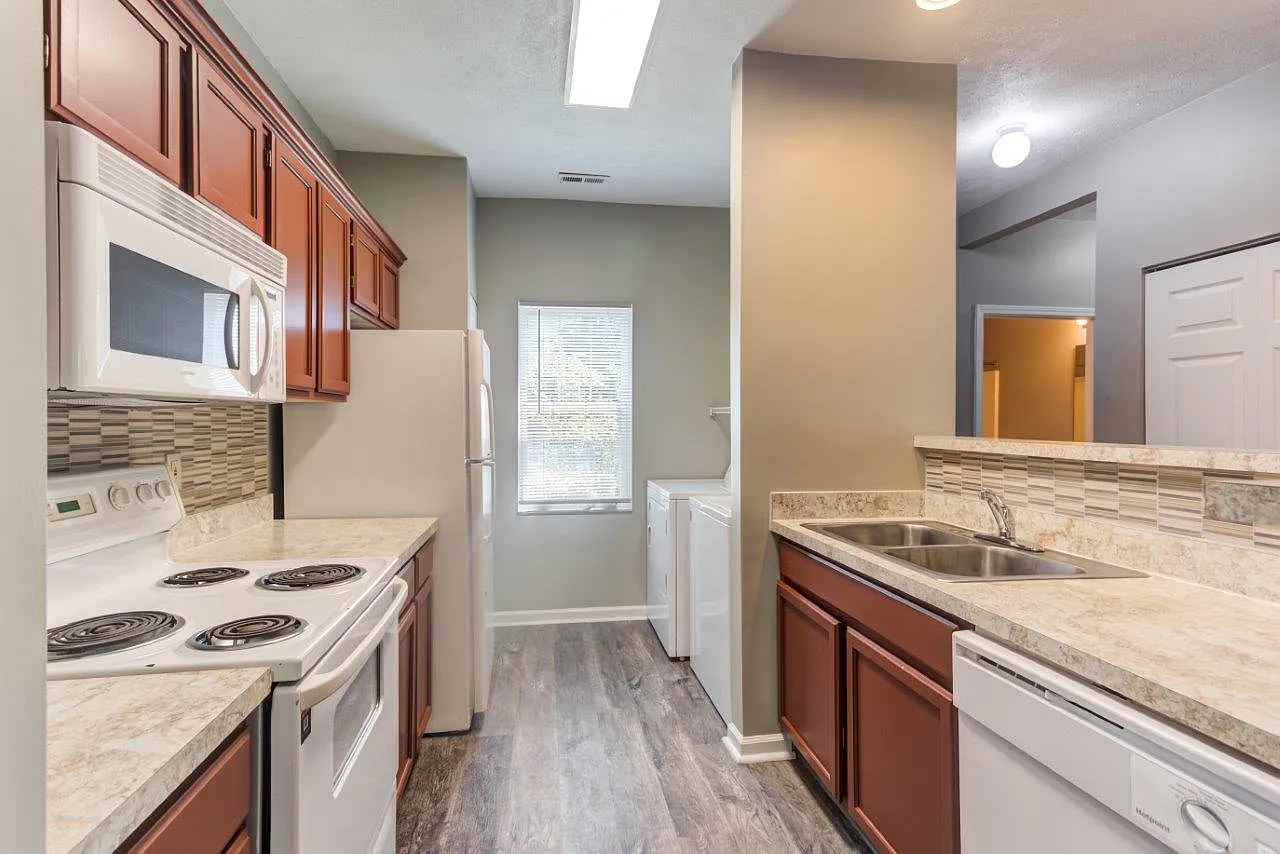 Avalon at Northbrook Apartments and Townhomes — Photo 1
