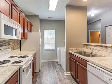 Avalon at Northbrook Apartments and Townhomes