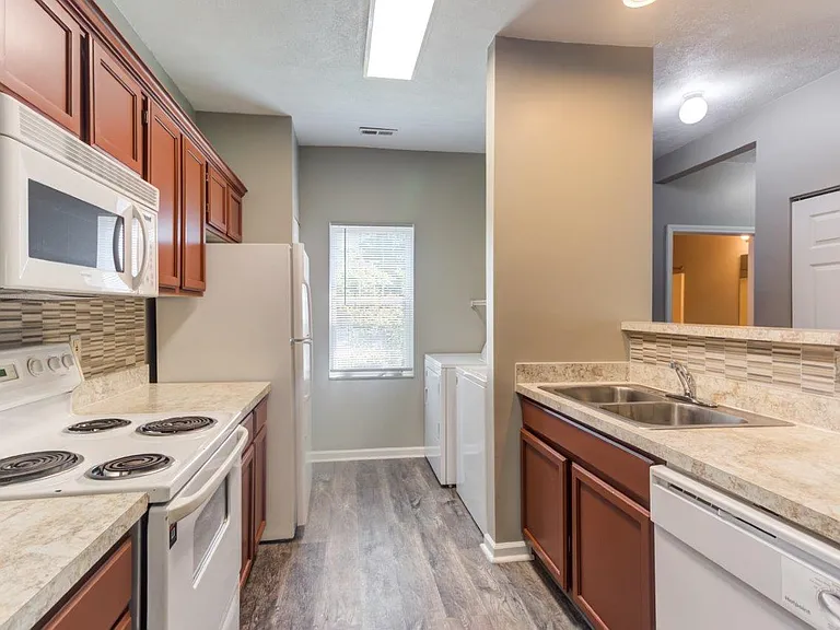 Avalon at Northbrook Apartments and Townhomes — Photo 1