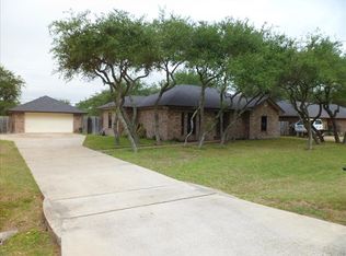 953 Redwood Ave, Rockport, TX 78382