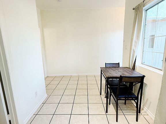 5th image of 2536 Malabar St #1/2