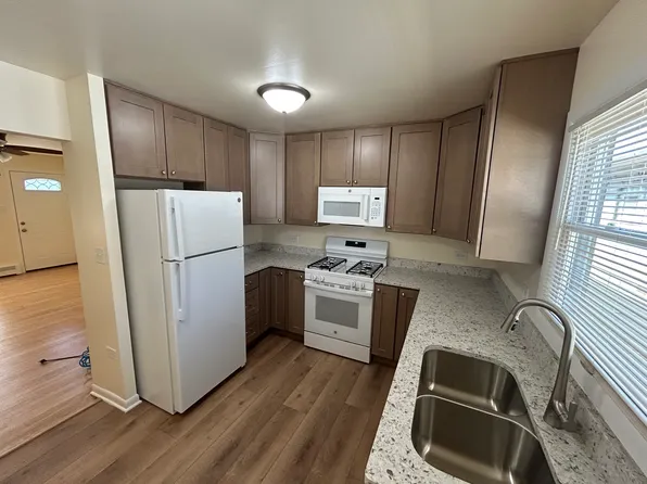 12833 Clinton St APT 2, Blue Island, IL 60406