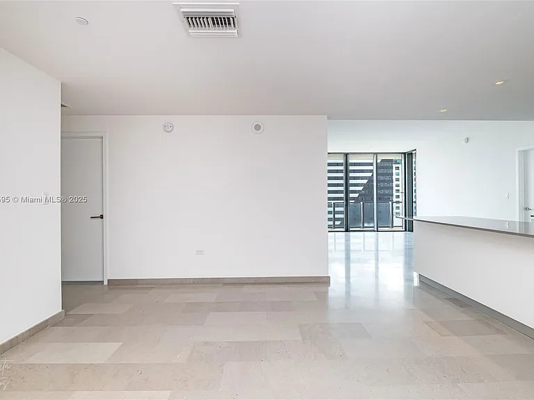 88 SW 7th St #1004 — Photo 15