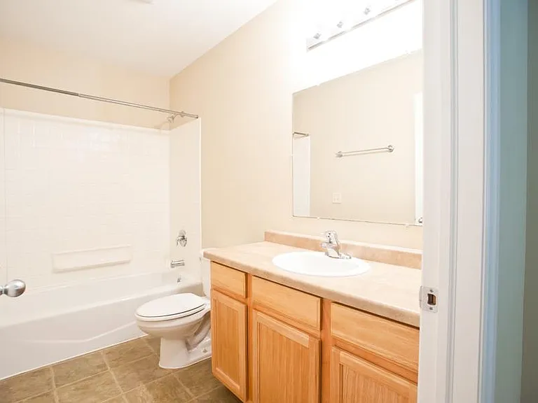 3255 N Oakland Ave #UPPER — Photo 18