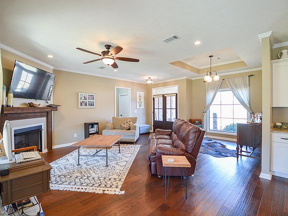 4th image of 384 Carly Ln