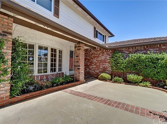 5th image of 1909 W Carriage Dr