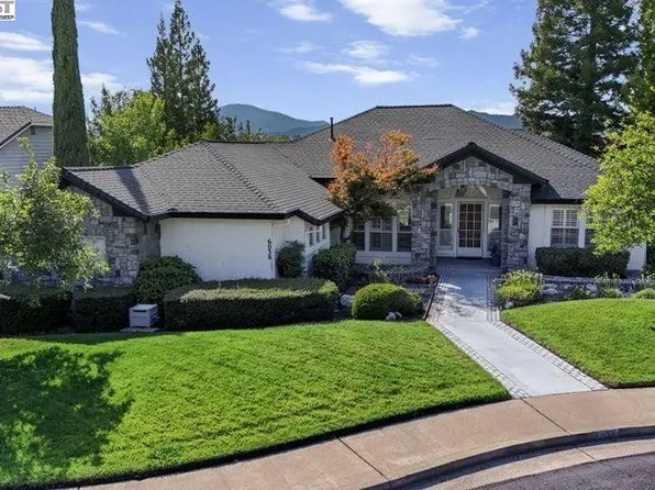 6038 Gleneagles Ct, Redding, CA 96003