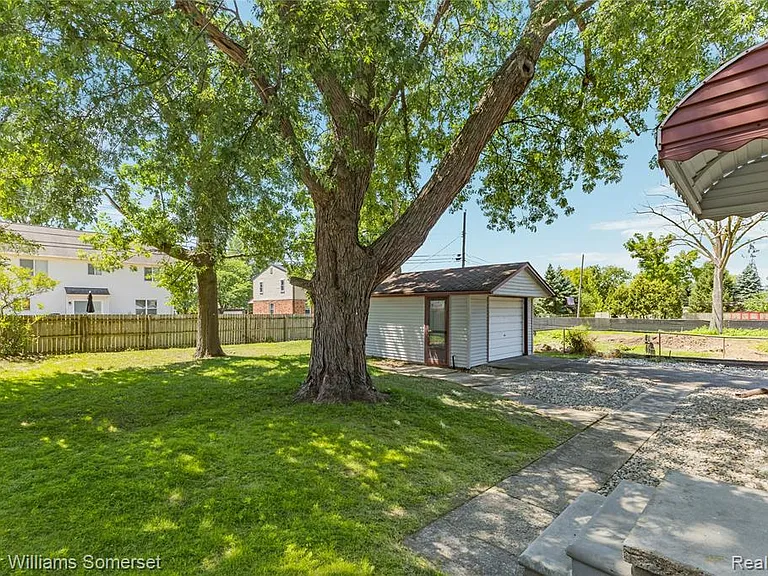 99 Tacoma Dr — Photo 30