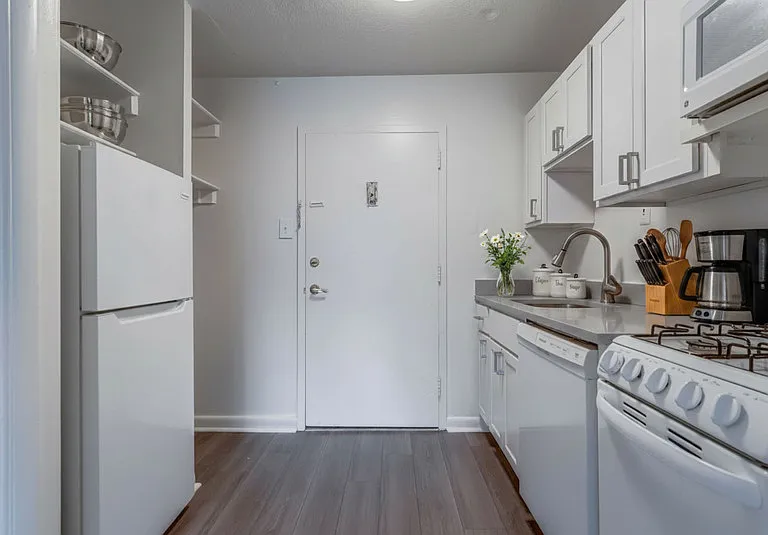 311 W Franklin St #STUDIO — Photo 5