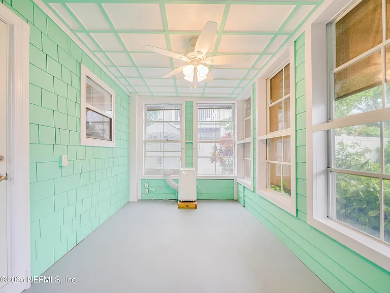 6472 Putnam St — Photo 22
