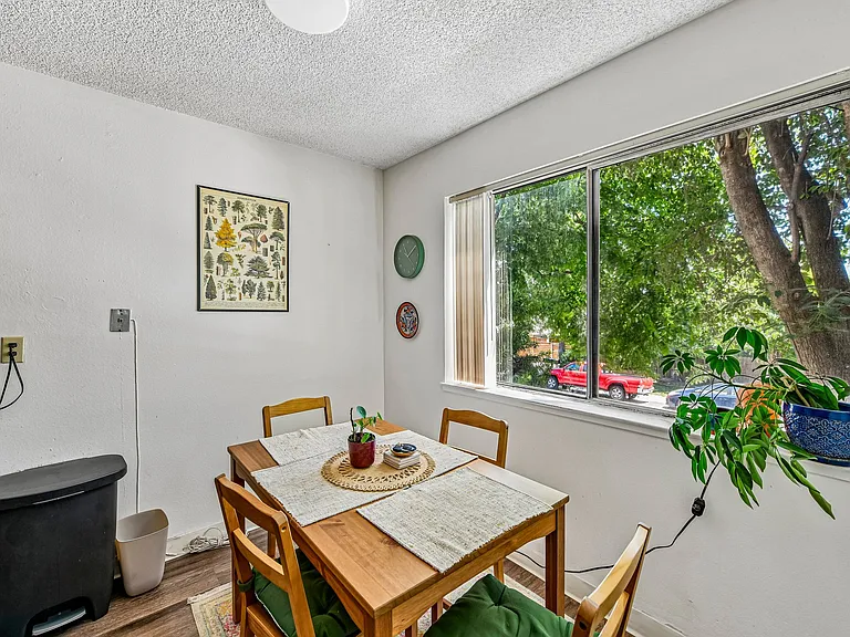 Viking Apartments — Photo 16