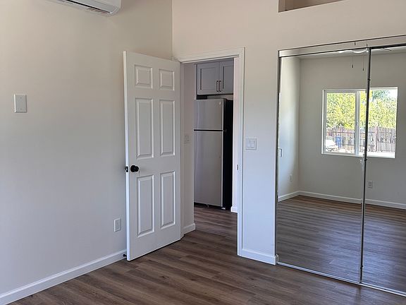 4th image of 18538 Arminta St #18538