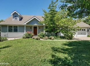 304 Summerset Dr, Weston, MO 64098