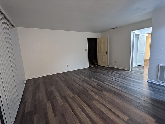 3rd image of 2143 Corinne St