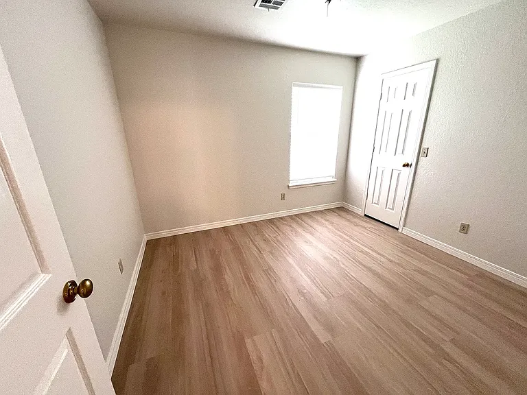 11102 S Nandina Ave — Photo 14