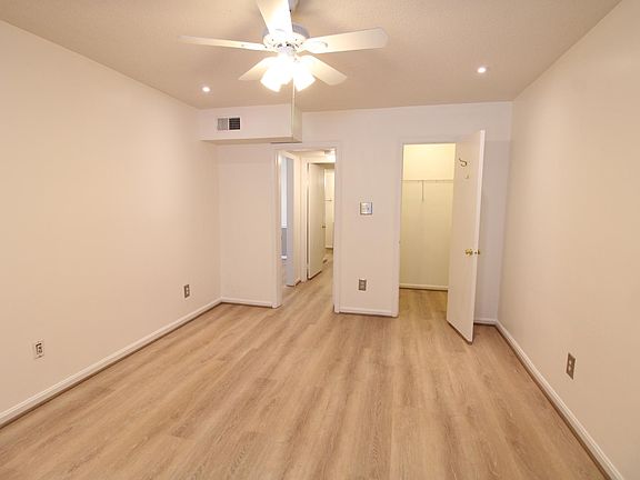 3rd image of 3115 Patrick Henry Dr APT 531