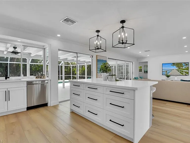 740 Park Shore Dr — Photo 8
