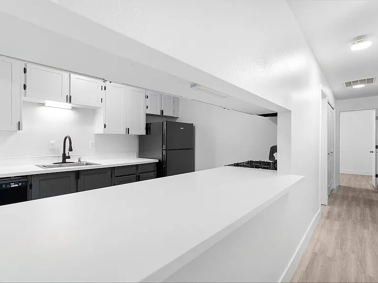 The Rosewood Apartments — Photo 5