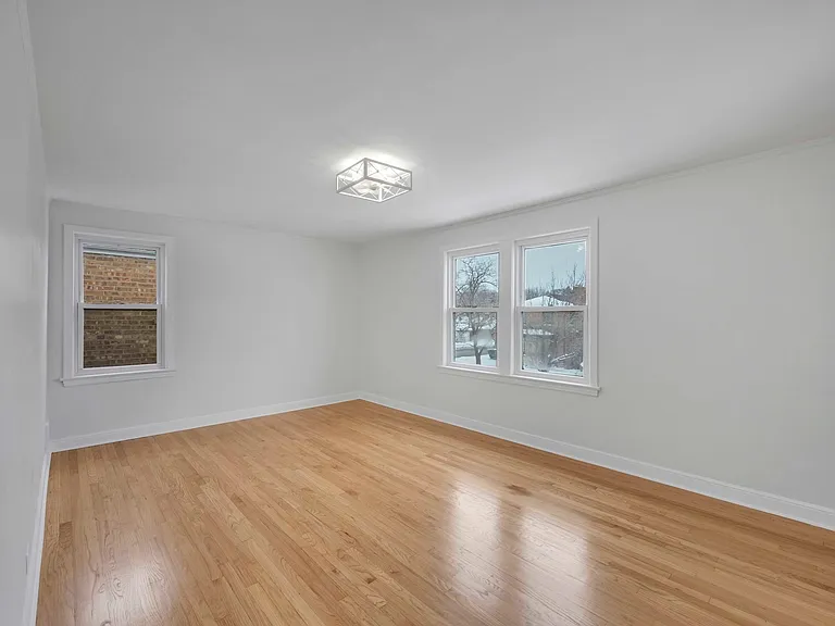 10606 S Vernon Ave — Photo 13