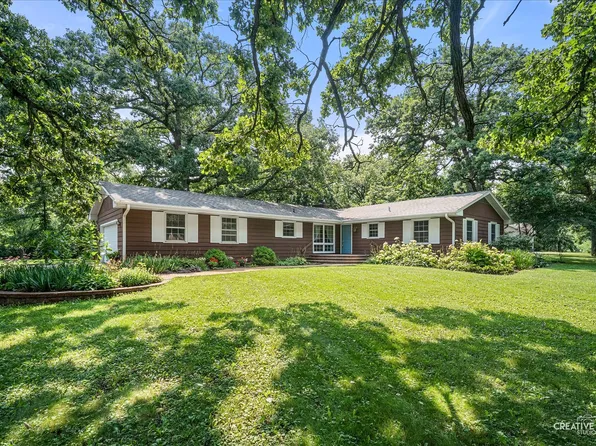 6N373 Oakwood Dr, St Charles, IL 60175