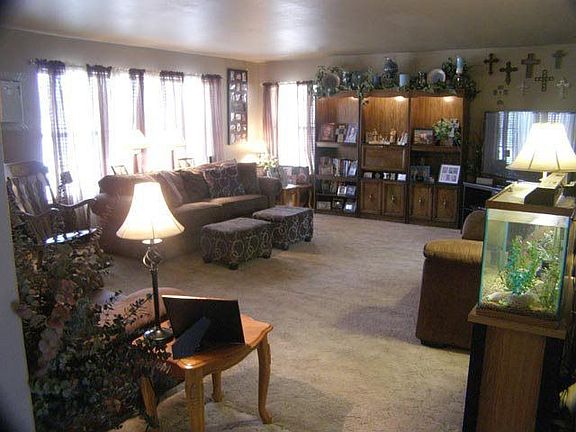 2nd image of 1502 Crescent Dr