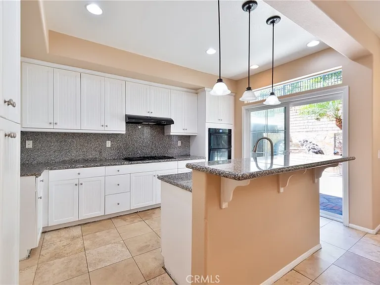 3513 W Hughes Ln — Photo 7
