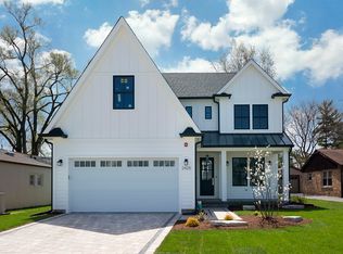 1128 Greenbriar Ln, Northbrook, IL